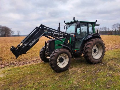 Verkaufe einen gebrauchten Valtra 700 mit Frontlader