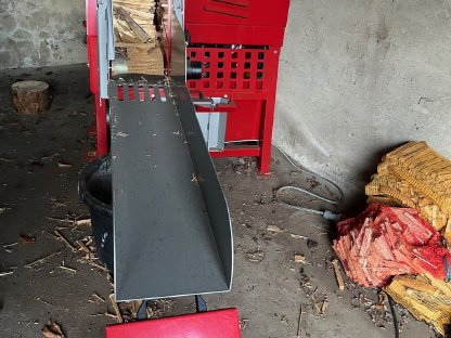 Bild 2:AMR Splitomat Anzündholzautomat Anzündholzmaschine