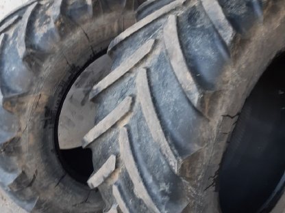 Bild 3:Michelin Xeobib 650-60R28 und 520-60R28