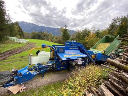 Bild 4:Maisballen, CCM, Gras, Rübenschnitzel pressen