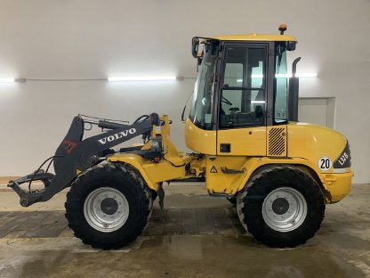 VOLVO L32b