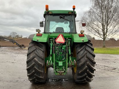 Bild 4:Traktor John Deere 7710