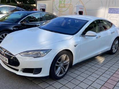 Tesla Model S Free Supercharging