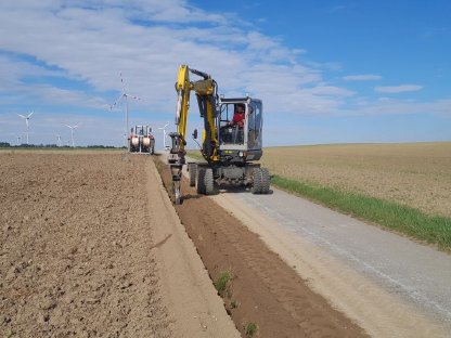 Bild 3:Leitungsbau mit Grabenfräse oder Kabelpflug