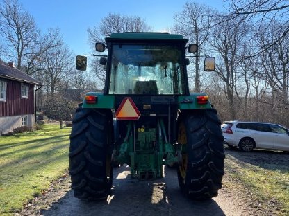Bild 3:Traktor John Deere 3650 mit Frontlader und 2 Werkzeugen