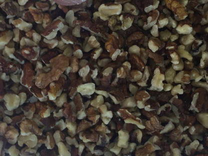 Bild 3:Geschälte Walnüsse, Haselnüsse, Kürbiskerne, Sonnenblumenkerne