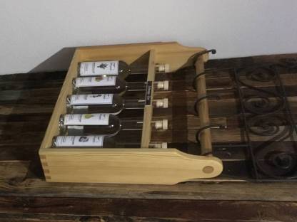 Bild 3:Schnapsträger / Bar