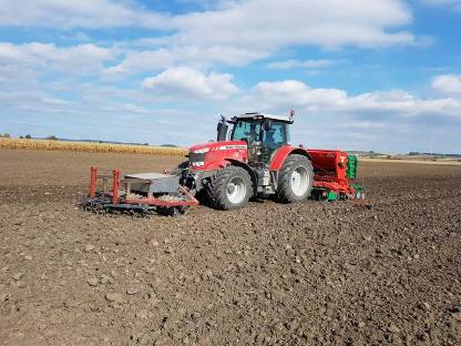 Bild 2:Bodenbearbeitung, Aussaat, Pflege