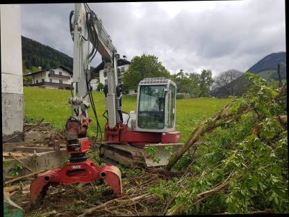 Bild 2:Erdbewegungen / Baggerarbeiten / Wegebau / Transporte
