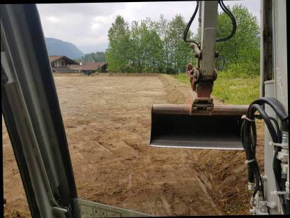 Bild 3:Erdbewegungen / Baggerarbeiten / Wegebau / Transporte
