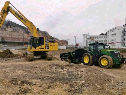 Bild 2:Forstmulchen/Wegebau/Steinebrechen/Transporte uvm