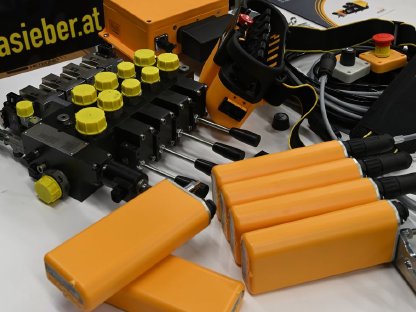 Bild 3:Funknachrüst-Set für hydr. gesteuerte Maschinen