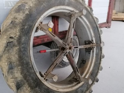Zwillingsreifen 13.6 R38 für Traktor 18.4 R34