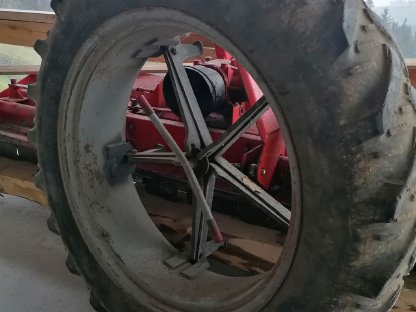 Bild 3:Zwillingsreifen 13.6 R38 für Traktor 18.4 R34