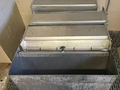 Bild 2:Futterautomaten