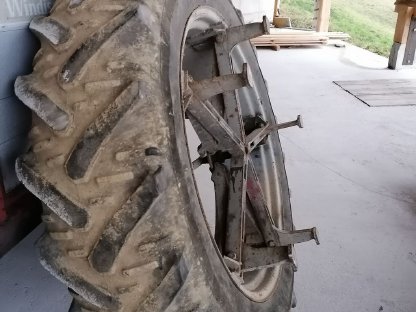 Bild 2:Zwillingsreifen 13.6 R38 für Traktor 18.4 R34