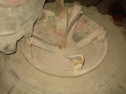 Bild 4:Zwillingsreifen 13.6 R38 für Traktor 18.4 R34