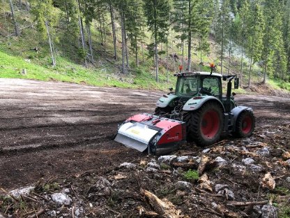 Bild 2:Rekultivierungsarbeiten