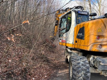 Bild 3:Böschungspflege und Böschungssanierungen
