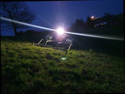 Bild 2:Wieseneggen und Nachsaat mit Motormäher