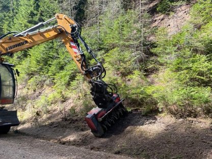 Bild 3:Böschungspflege und Böschungssanierungen
