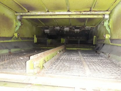 Bild 7:Mähdrescher Claas Dominator Maxi 98 SL mit Maisvorsatz