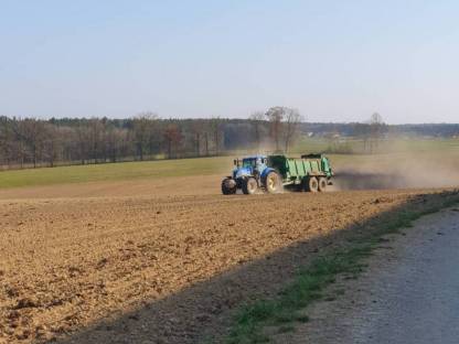 Bild 3:Miststreuen-Kalkstreuen-Kompoststreuen