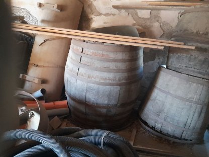 Bild 2:Fässer
