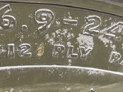 Bild 3:JCB Komplettreifensatz