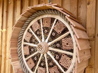 Bild 2:Insektenhotel 60cm Durchmesser