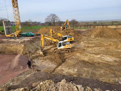 Bild 6:Baggerarbeiten / Erdbau / Pfahlramme