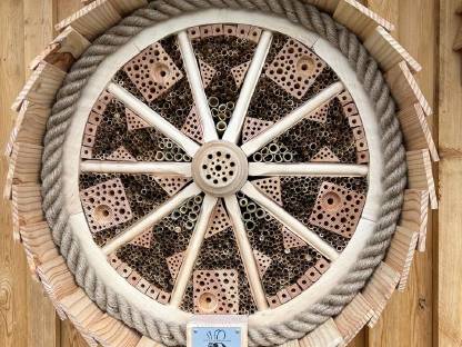 Bild 9:Insektenhotel 60cm Durchmesser