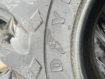 Bild 4:JCB Komplettreifensatz