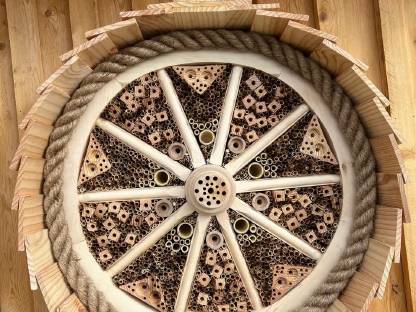 Bild 8:Insektenhotel 60cm Durchmesser