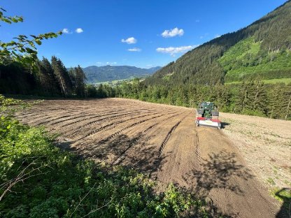 Bild 2:Rekultivierungsarbeiten