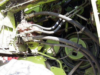 Bild 9:Mähdrescher Claas Dominator Maxi 98 SL mit Maisvorsatz