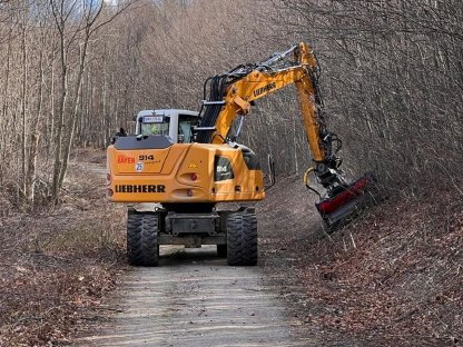 Bild 2:Böschungspflege und Böschungssanierungen