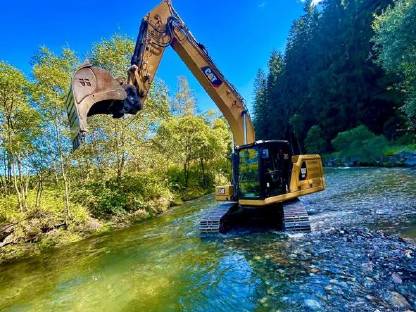 Bild 6:Transporte Erdbau Brecherarbeiten