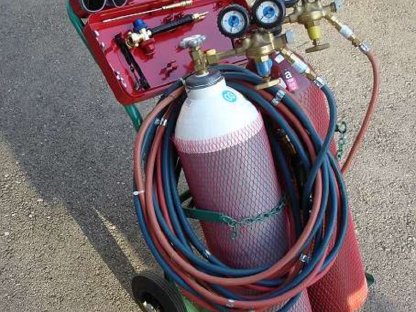 Bild 4:Autogen Schweißgerät komplett mit Gasflaschen und Brenner