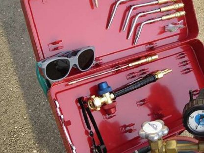Bild 3:Autogen Schweißgerät komplett mit Gasflaschen und Brenner