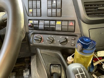 Bild 9:Iveco 3-Achs 6x6 Meiller Gesteinskipper mit HMF 2120