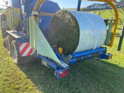 Bild 3:Rundballen pressen