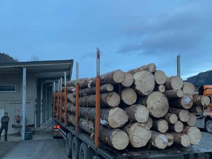 Bild 7:Transporte Erdbau Brecherarbeiten