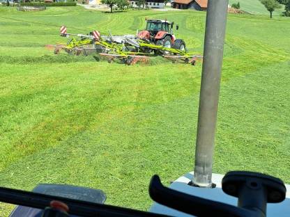 Bild 7:Fullservice Grünfutterernte - vom Mähen bis zum Häckseln