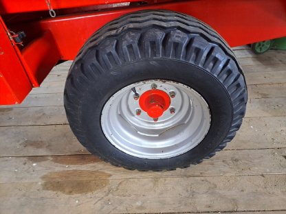 Bild 3:Miststreuer Pöttinger 4001