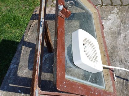 Bild 7:KELLER- oder STALLFENSTER