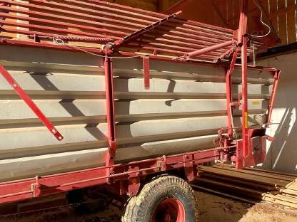 Bild 2:Pöttinger Ladewagen