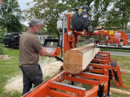 Bild 8:Lohnschnitt mit mobiler Bandsäge