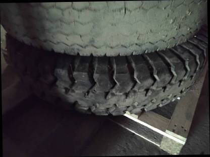 Lkw - Achse mit Reifen