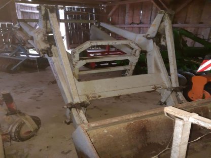 Bild 2:Frontlader vollhydraulisch mit Parallelogramm